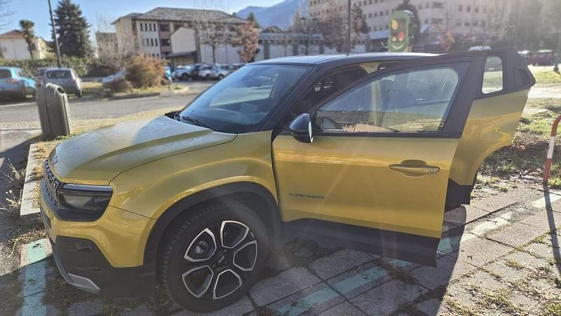 Usata Jeep Avenger EV Summit 114 kW (156 CV) 2024 Oro SUV