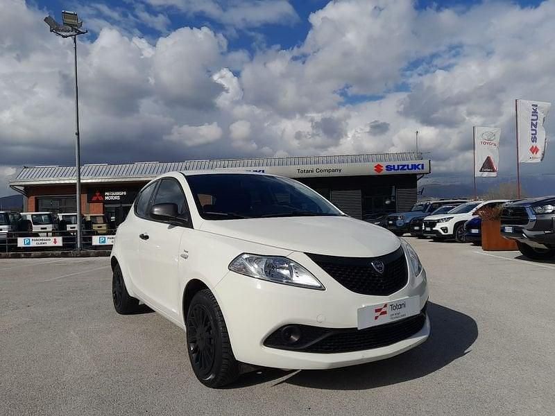 Usata Lancia Ypsilon Silver 69 CV (50 kW) 2020 Bianco Utilitaria