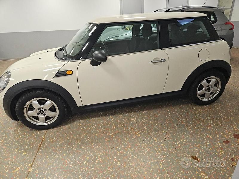 Usata Mini ONE 75 CV (55 kW) 2009 Utilitaria