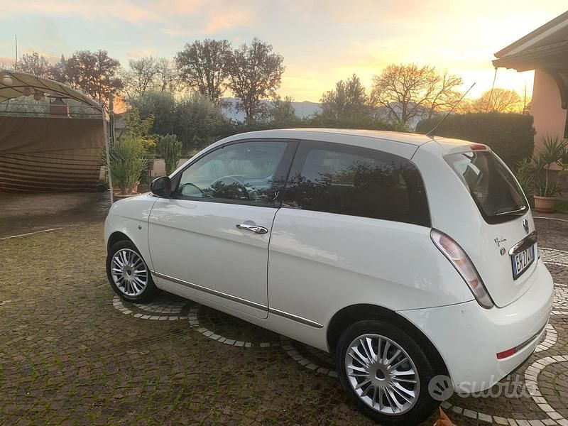 Usata Lancia Ypsilon 2011 Bianco Utilitaria