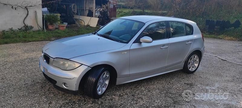 Usata BMW 118 122 CV (89 kW) 2005 Grigio Utilitaria