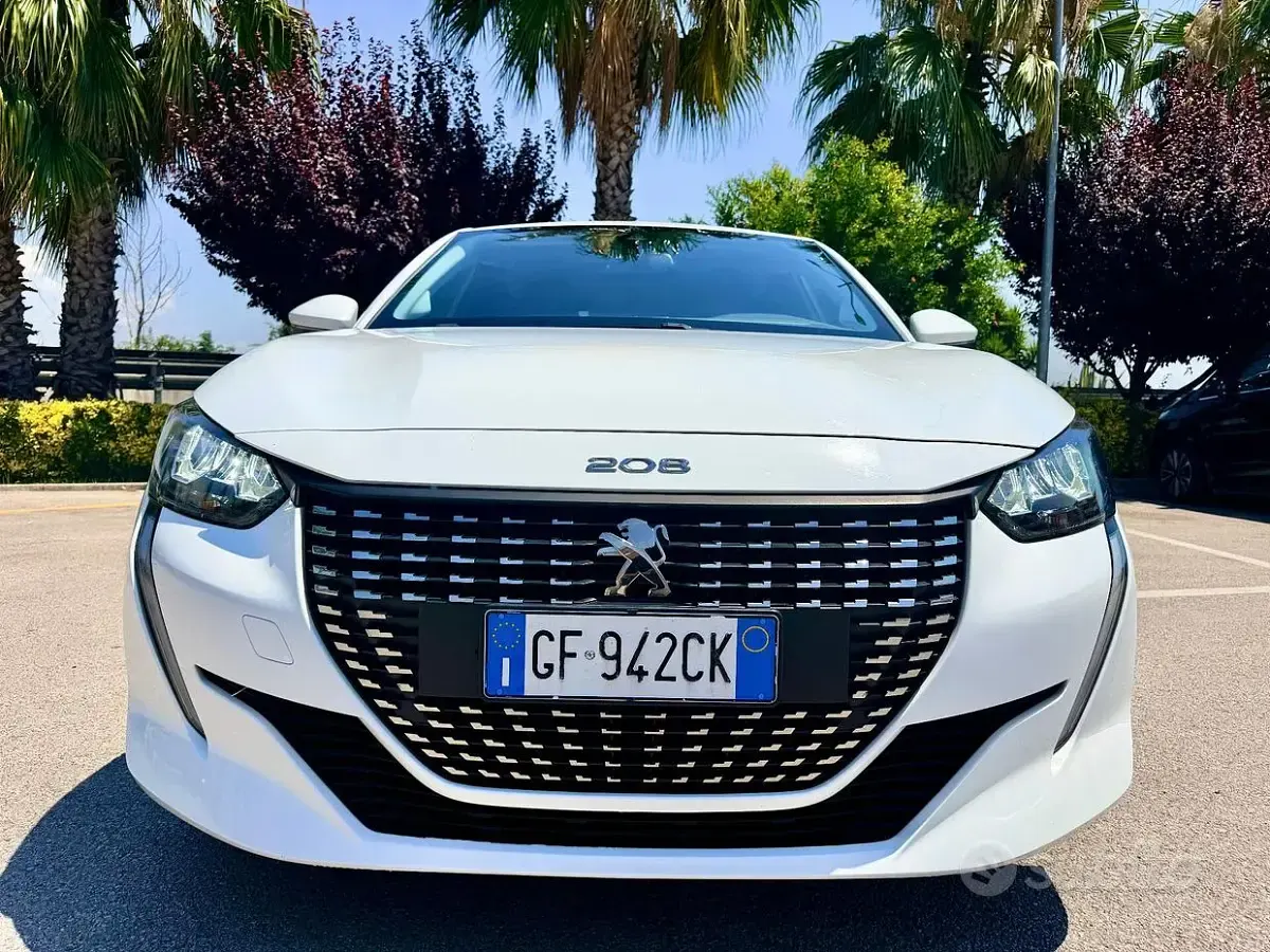 Usata Peugeot 208 Allure 102 CV (75 kW) 2022 Bianco Utilitaria