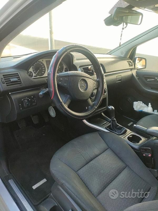 Usata Mercedes B180 2011 Grigio Monovolume