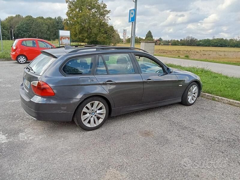 Grigio Usata 2006 BMW 320 Station wagon | 2000 € (Ottimo prezzo) - Immagine 1/4