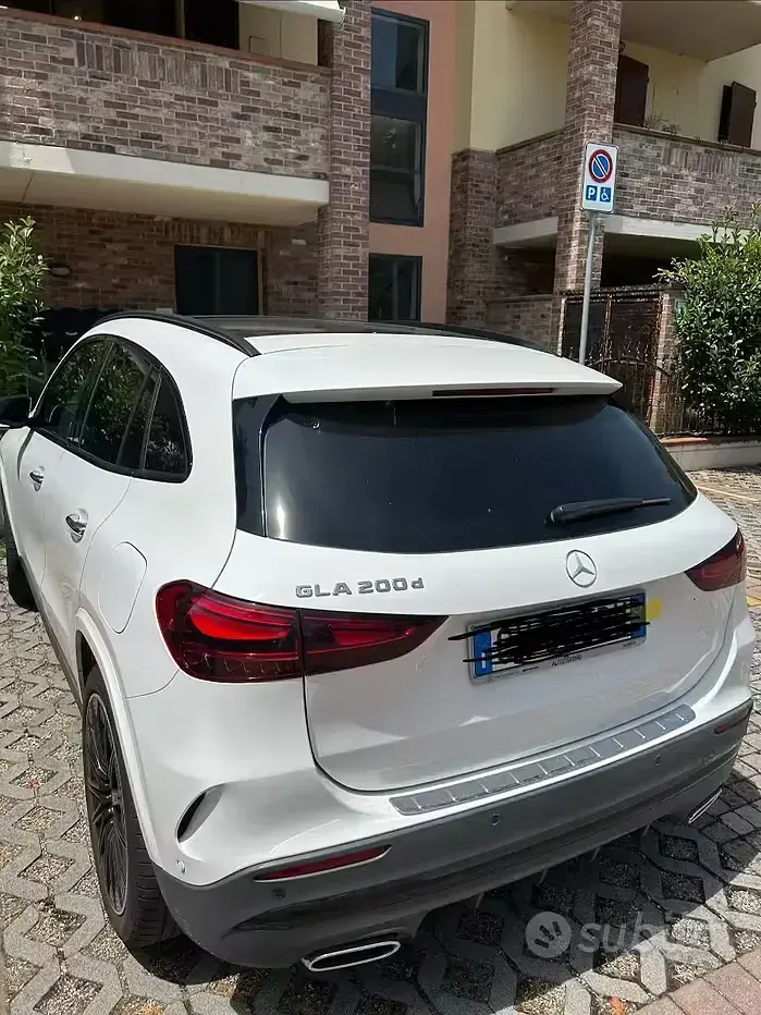 Usata Mercedes GLA200 163 CV (119 kW) 2024 Bianco SUV