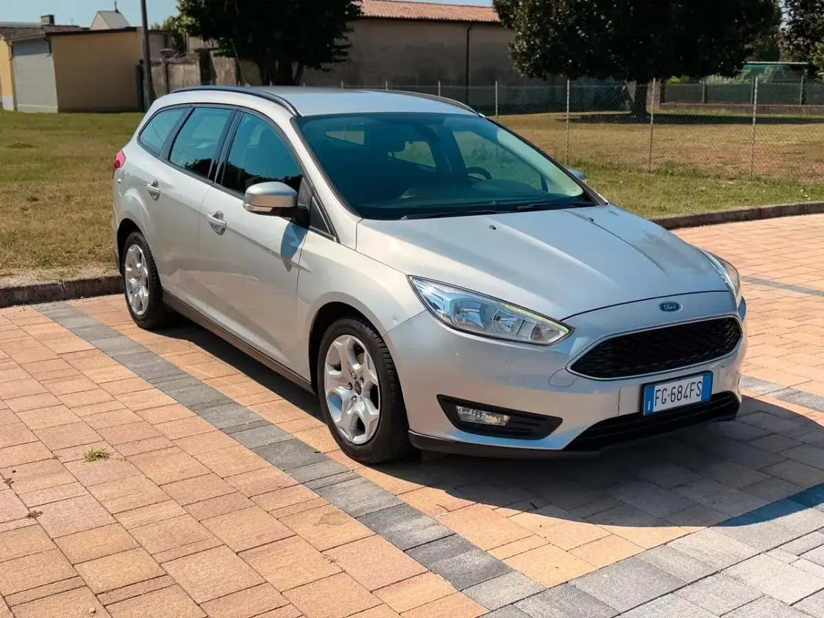 Usata Ford Focus Titanium 120 CV (88 kW) 2017 Grigio Station wagon