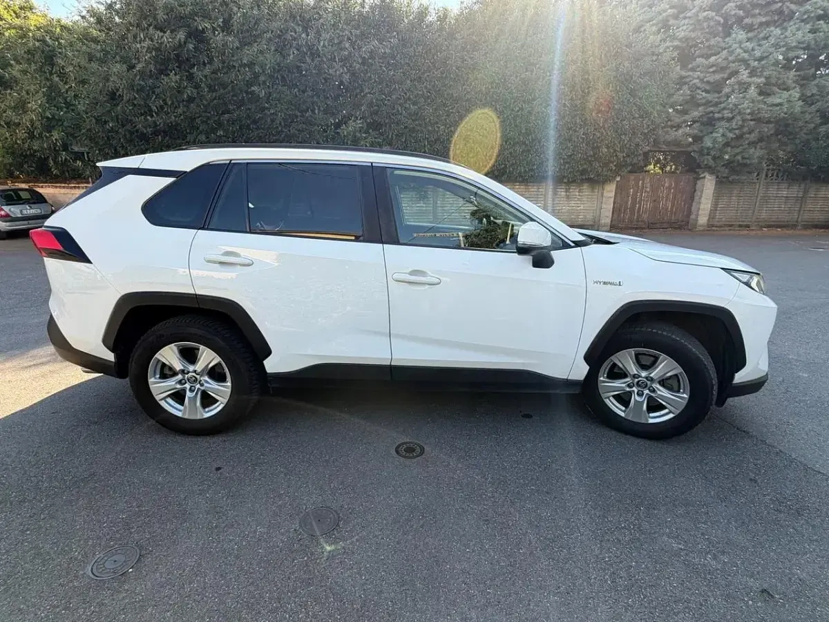 Usata Toyota RAV4 Hybrid Active 218 CV (160 kW) 2019 Bianco SUV