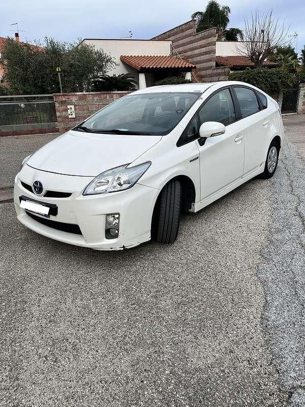 Usata Toyota Prius 99 CV (72 kW) 2010 Bianco Berlina