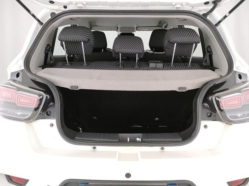 Usata Mahindra KUV100 87 CV (63 kW) 2025 Perla white SUV