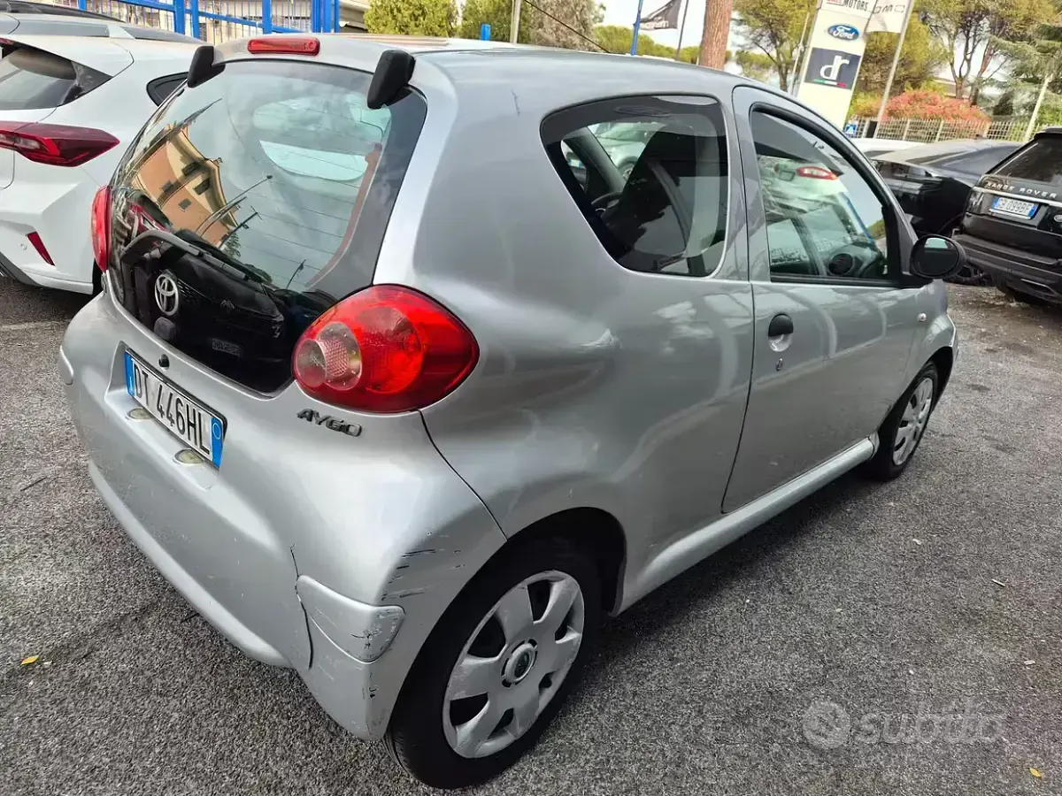 Usata Toyota Aygo 68 CV (50 kW) 2009 Grigio Utilitaria