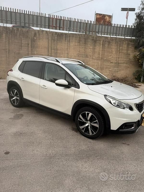 Usata Peugeot 2008 82 CV (60 kW) 2018 Bianco SUV