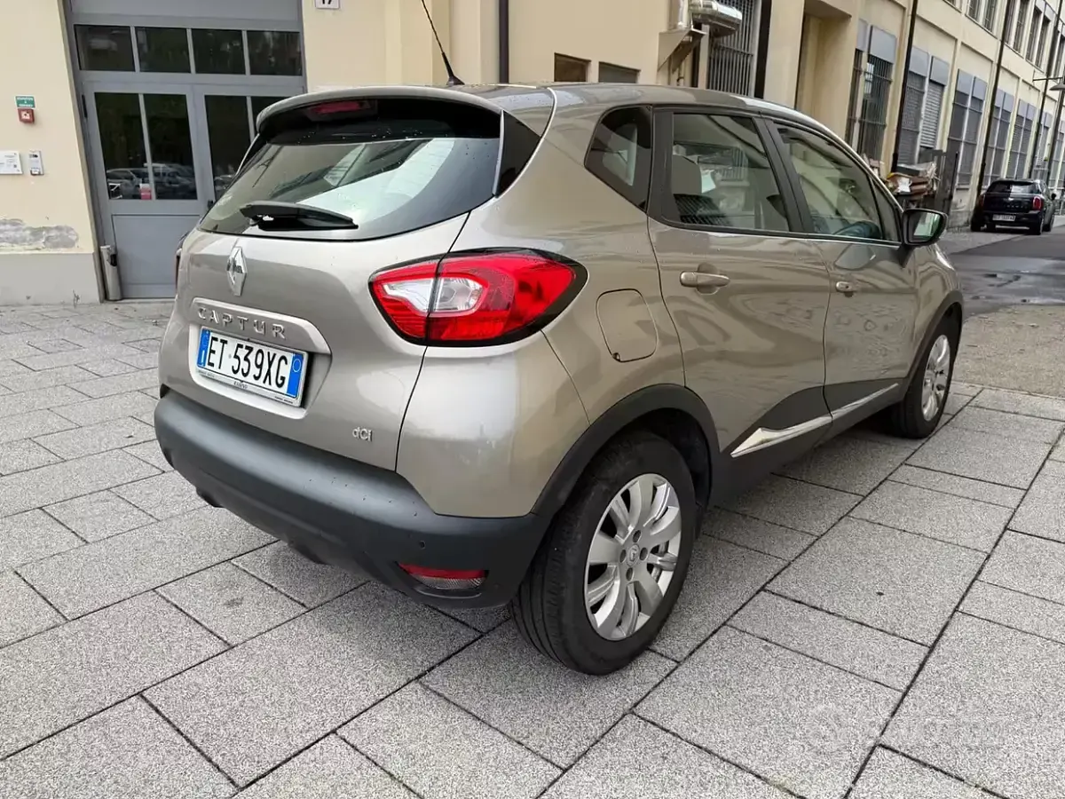 Usata Renault Captur 90 CV (66 kW) 2014 Grigio SUV