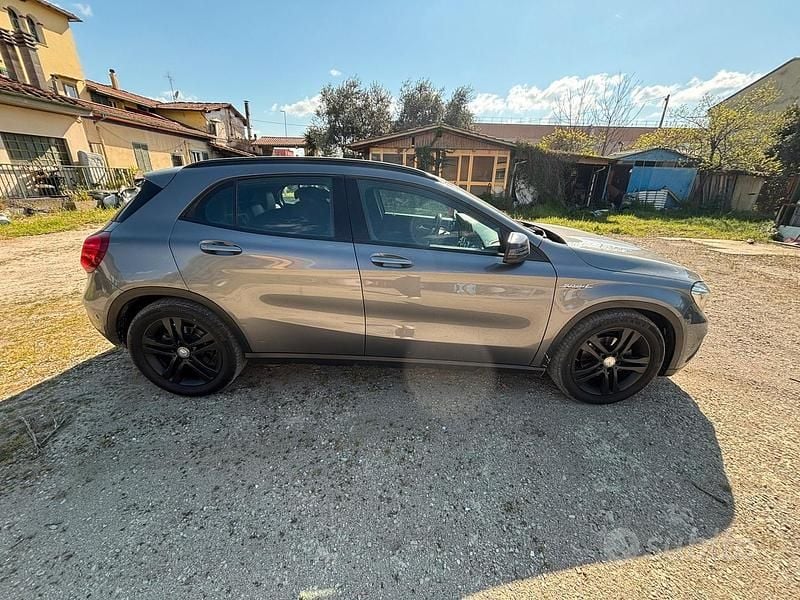 Usata Mercedes GLA200 136 CV (100 kW) 2014 Grigio SUV