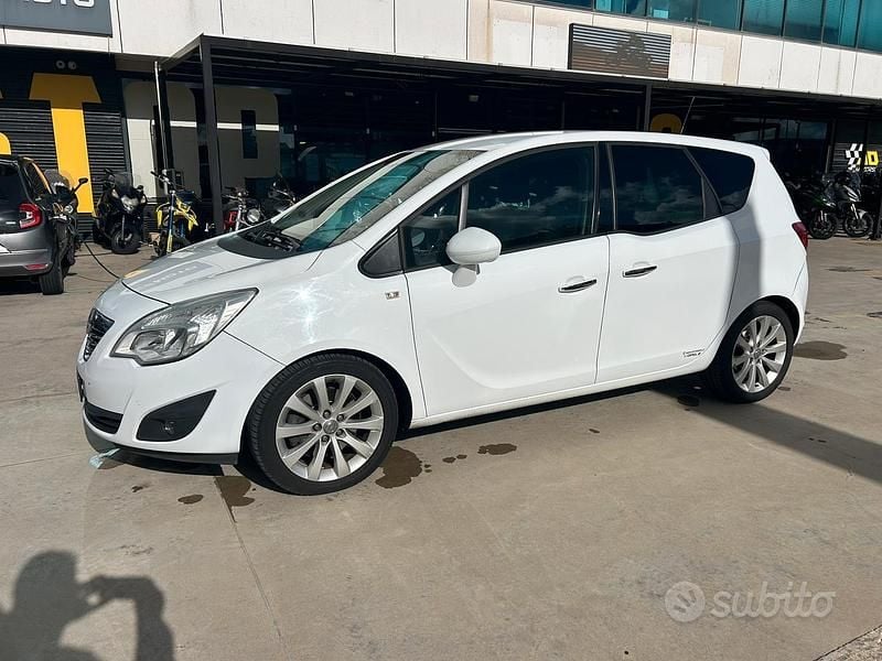 Usata Opel Meriva 2011 Bianco Monovolume
