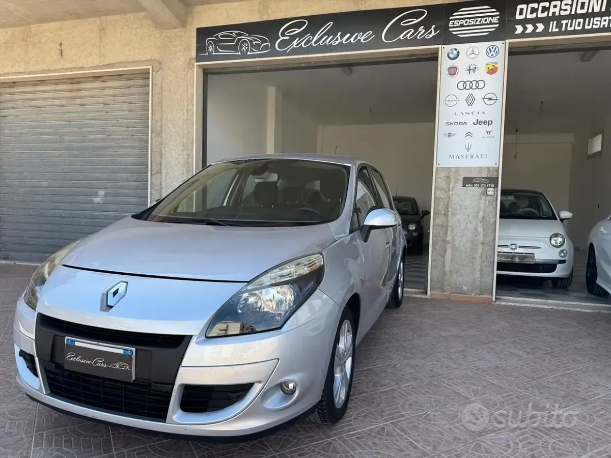 Usata Renault Scénic Dynamique 130 CV (95 kW) 2010 Grigio Monovolume