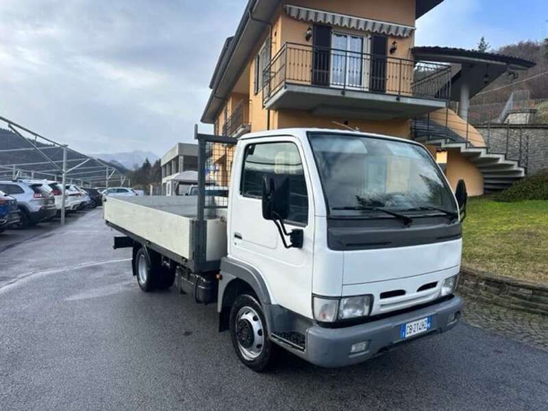 Bianco Usata 2002 Nissan Cabstar Pick-up | 9000 € (Molto cara) - Immagine 1/4