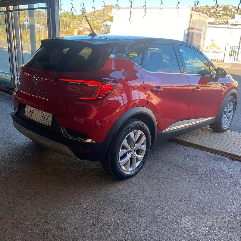 Usata Renault Captur Intens 91 CV (66 kW) 2022 Rosso SUV