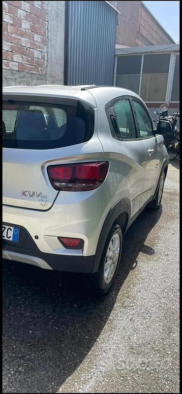 Usata Mahindra KUV100 87 CV (63 kW) 2018 Grigio SUV