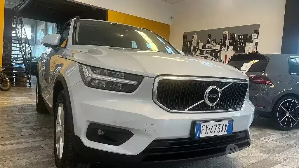 Usata Volvo XC40 Business Edition 150 CV (110 kW) 2019 Azzurro SUV