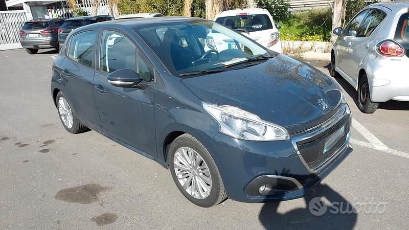 Usata Peugeot 208 82 CV (60 kW) 2017 Blu Utilitaria