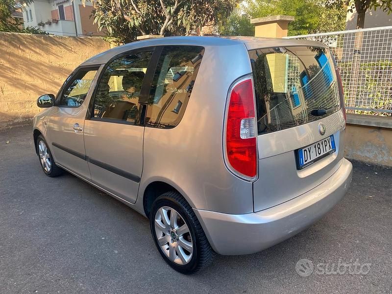 Usata Skoda Roomster 80 CV (58 kW) 2009 Grigio Monovolume
