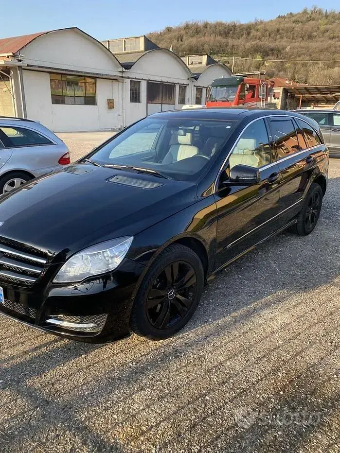 Usata Mercedes R350 265 CV (194 kW) 2011 Nero Station wagon