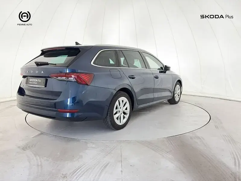 Käytetty Skoda Octavia Executive 150 HP (110 kW) 2023 Sininen Farmari