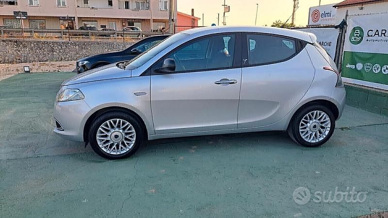 Usata Lancia Ypsilon Gold 69 CV (50 kW) 2015 Grigio Utilitaria