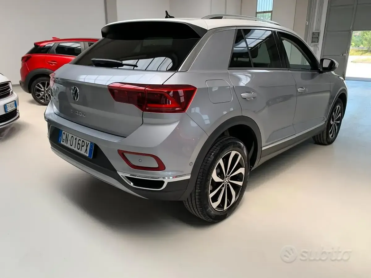 Usata VW T-Roc Style 150 CV (110 kW) 2023 Grigio SUV