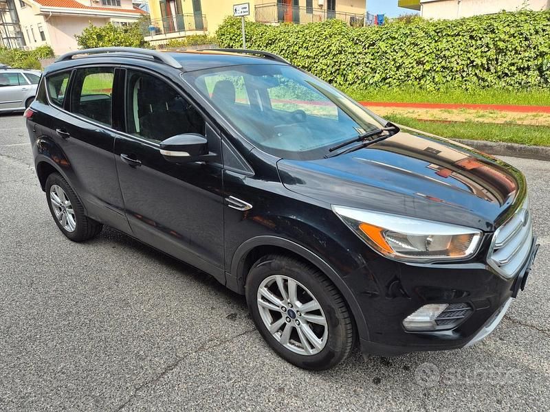 Usata Ford Kuga S 120 CV (88 kW) 2017 Nero SUV