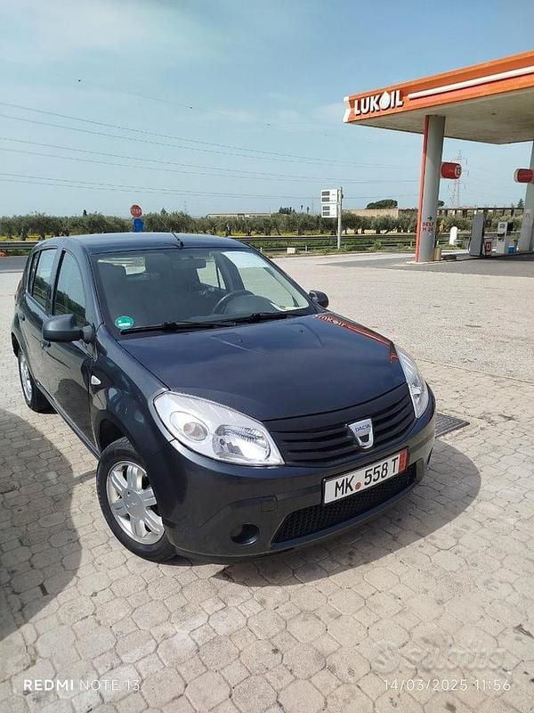 Usata 2012 Dacia Sandero Due volumi | 2800 € (Ottimo prezzo) - Immagine 1/4