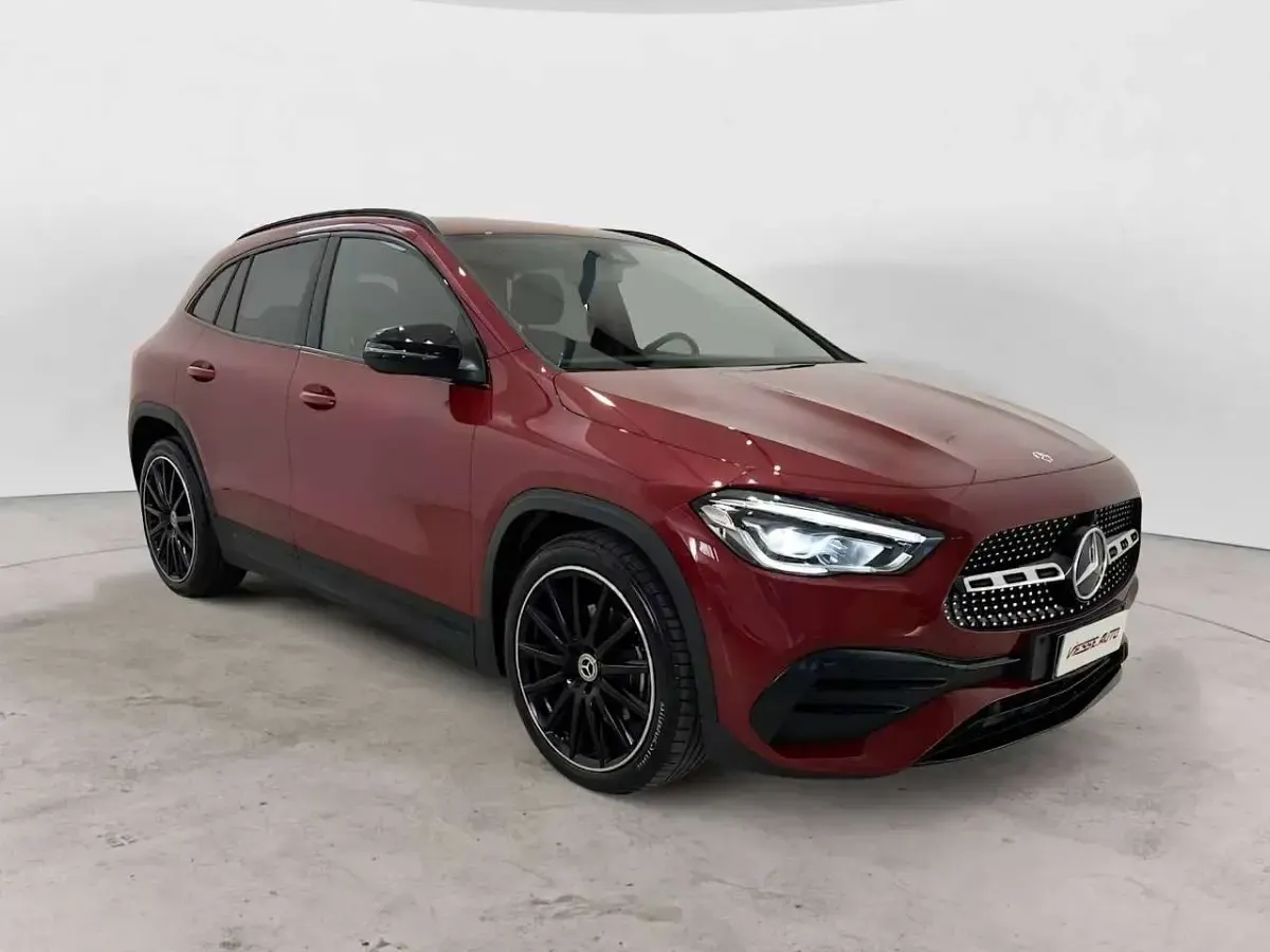 Usata Mercedes GLA200 Premium 150 CV (110 kW) 2022 Rosso SUV
