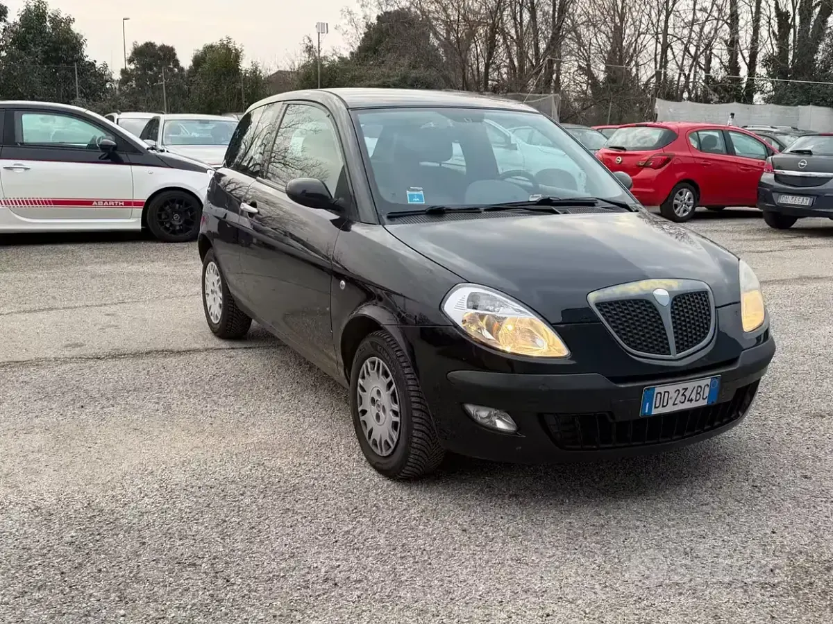 Usata Lancia Ypsilon 69 CV (50 kW) 2006 Nero Utilitaria