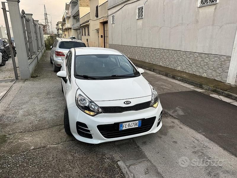Usata Kia Rio Active 83 CV (61 kW) 2016 Bianco Utilitaria