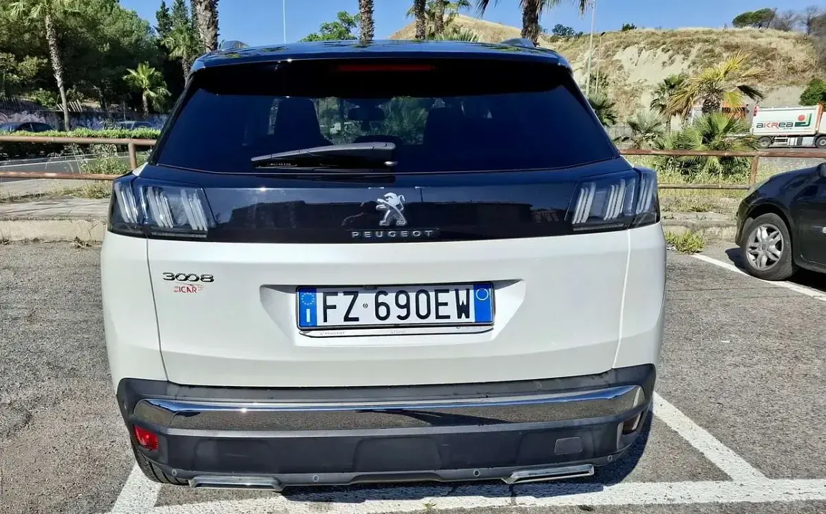 Usata Peugeot 3008 Allure 131 CV (96 kW) 2021 Bianco SUV