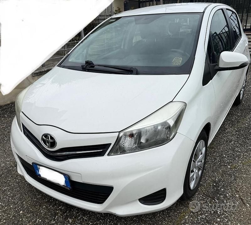 Usata Toyota Yaris Lounge 2012 Bianco Utilitaria