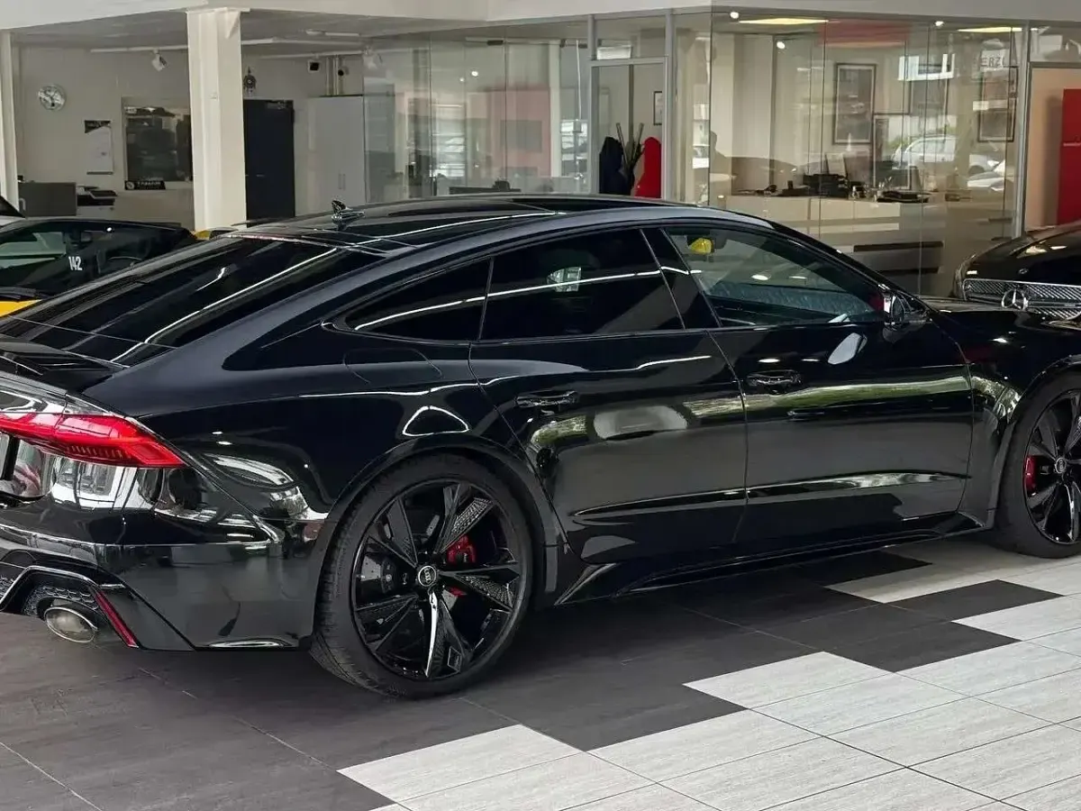 Usata Audi RS7 Ambiente 600 CV (441 kW) 2024 Nera mito Utilitaria