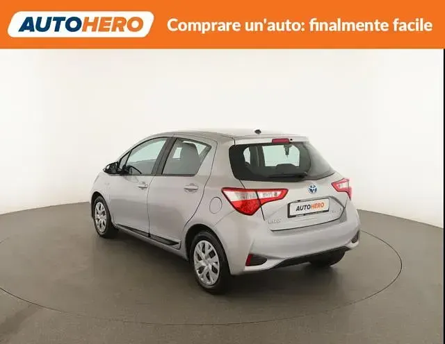 Usata Toyota Yaris Active 100 CV (73 kW) 2017 Grigio Utilitaria