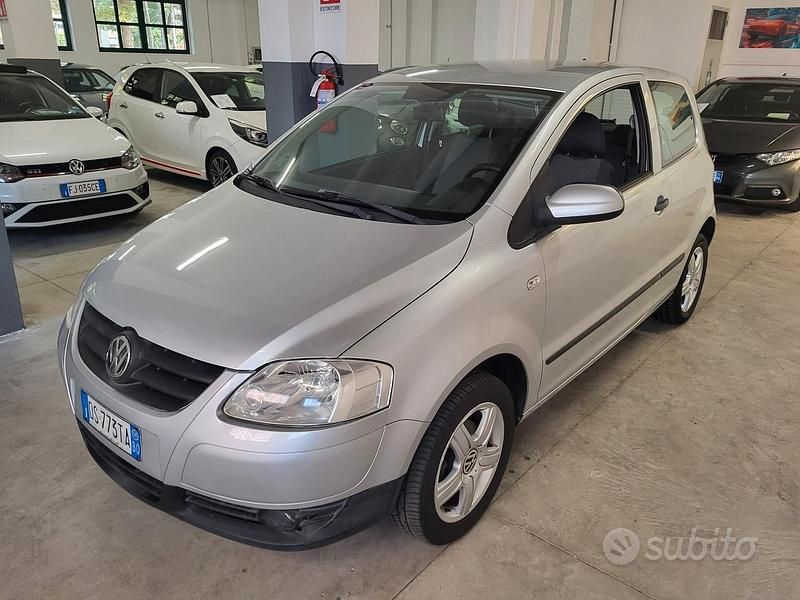 Argento Usata 2008 VW Fox Due volumi | 4990 € (Cara) - Immagine 1/4