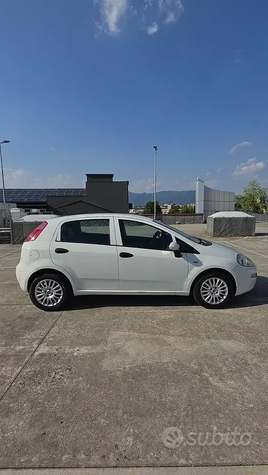 Usata Fiat Grande Punto 77 CV (56 kW) 2016 Grigio Utilitaria