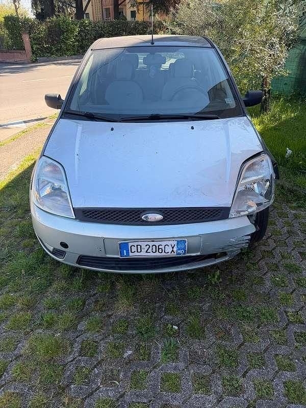 Second-hand Ford Fiesta Ghia 79 CP (58 kW) 2002 Hatchback