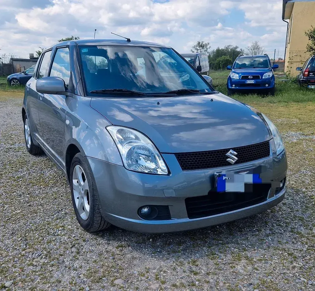 Usata Suzuki Swift GLX 92 CV (67 kW) 2005 Grigio Utilitaria