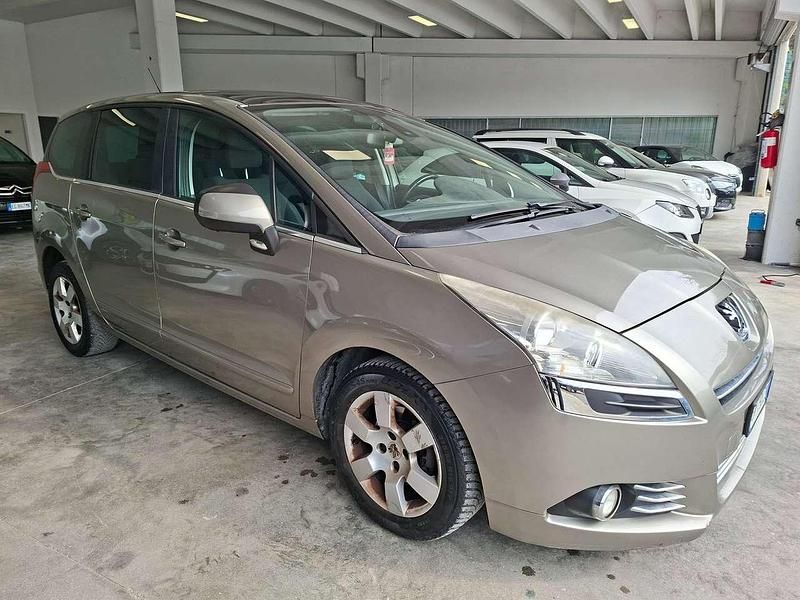 Usata Peugeot 5008 Allure 111 CV (81 kW) 2012 Beige Monovolume