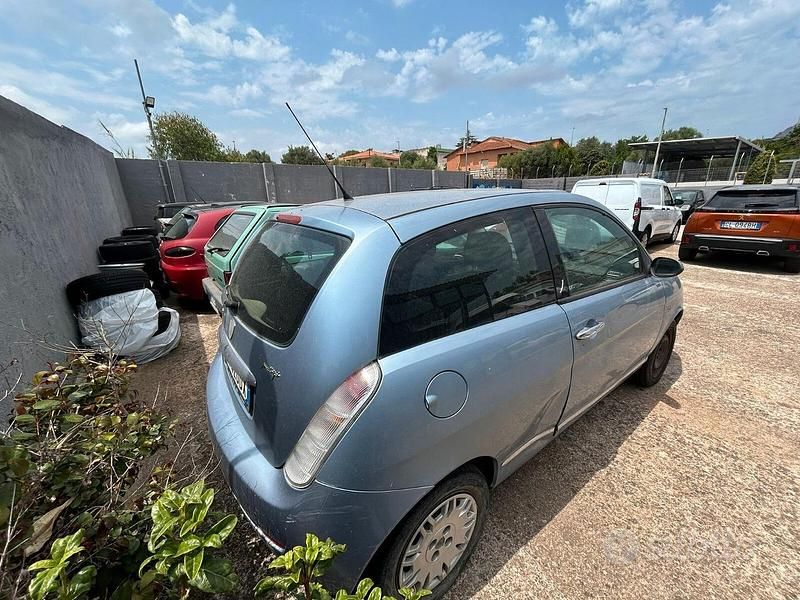 Usata Lancia Ypsilon 75 CV (55 kW) 2007 Blu Utilitaria