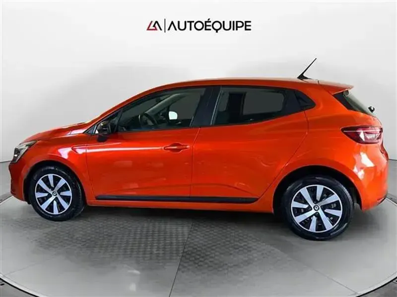 Käytetty Renault Clio V Equilibre 91 HP (66 kW) 2023 Oranssi Viistoperä