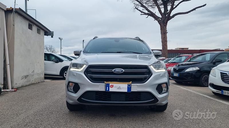 Usata Ford Kuga ST-Line 120 CV (88 kW) 2018 Grigio SUV
