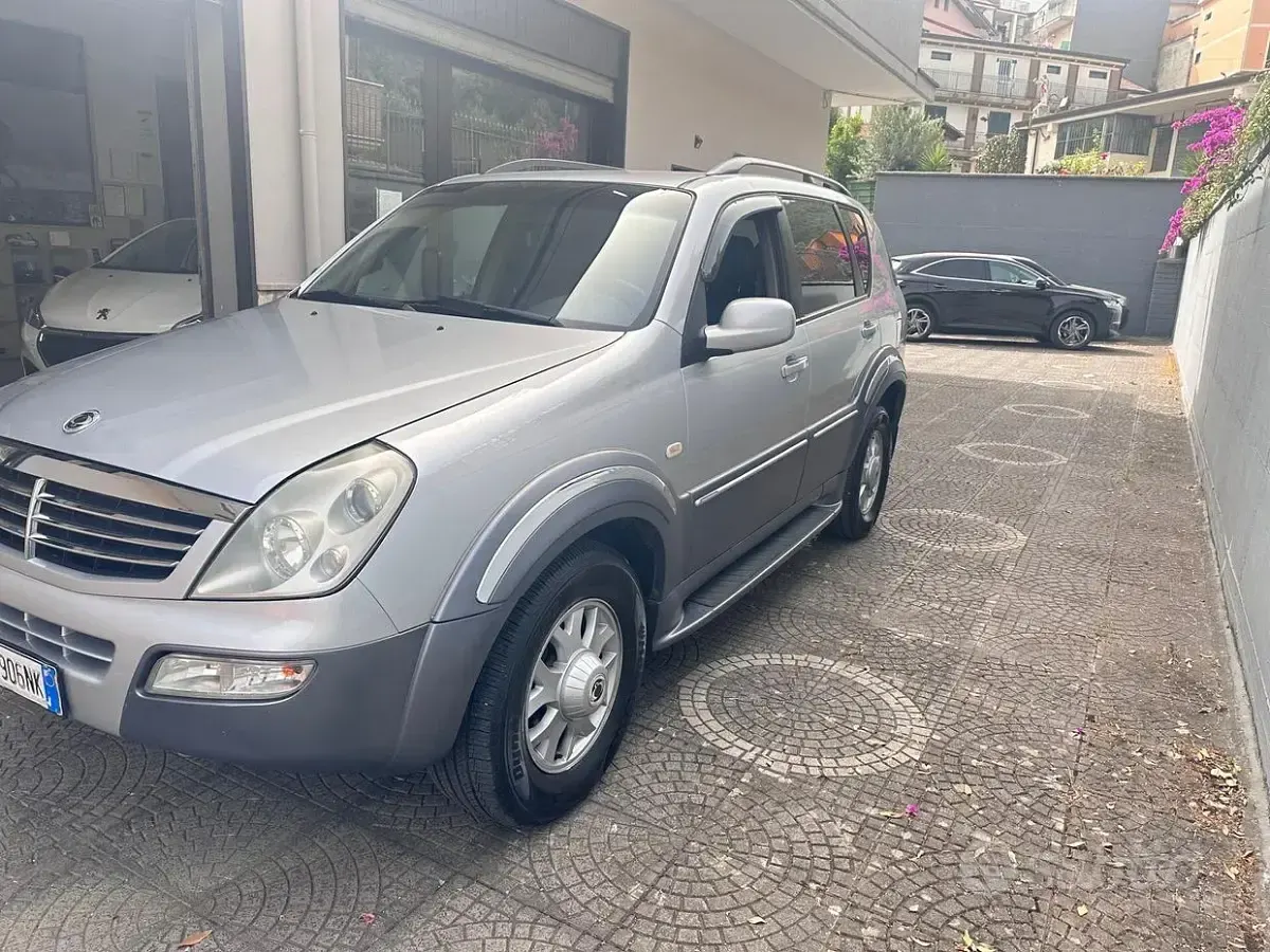 Usata SsangYong Rexton 165 CV (121 kW) 2004 Grigio SUV