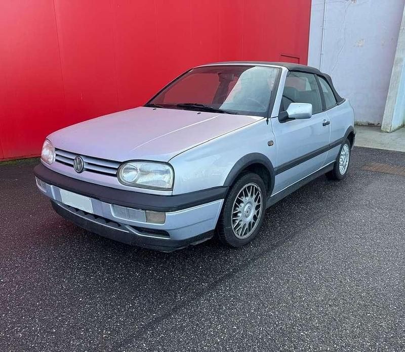 Usata VW Golf Cabriolet Classicline 101 CV (74 kW) 1996 Argento Cabrio