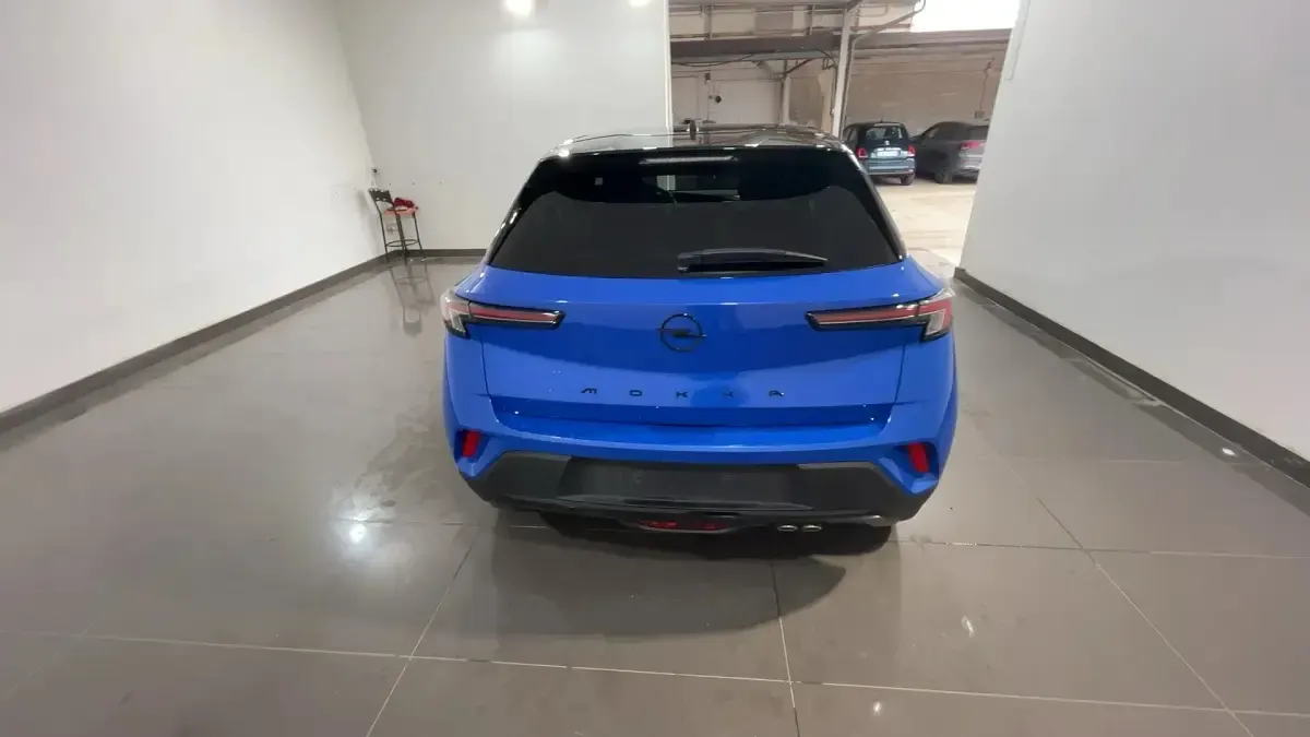 Usata Opel Mokka GS Line 130 CV (95 kW) 2023 Voltaic blue / tetto nero SUV