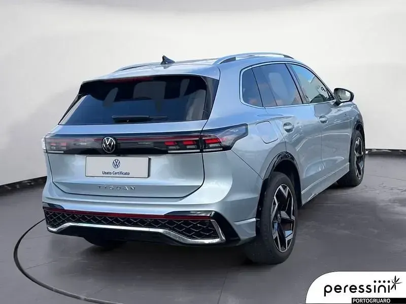 Usata VW Tiguan R-line 150 CV (110 kW) 2025 Dolomite silver metallizzato SUV